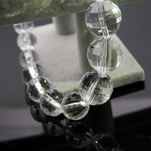 Women's Vintage Acrylic Necklace - Simple Design, Acrylic Cut Glass Beads and Earth Beads, All-Season Accessory | Trendy Statement Piece | Lightweight and Durable